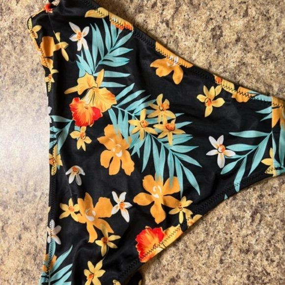 Skekini Black bandeau top with black tropical printed bottoms Set - Picture 6 of 7